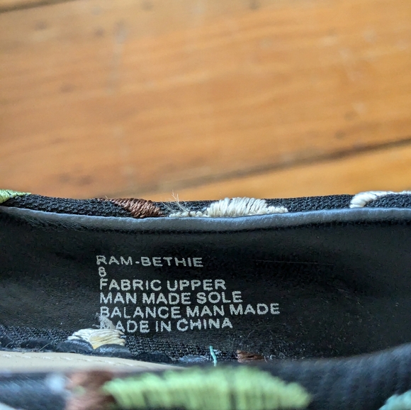 Elegant pumps with floral embroidery - Picture 5 of 5